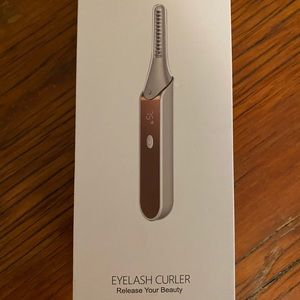 Heated eyelash curler